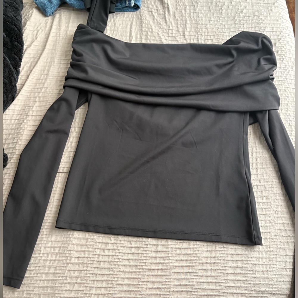 H&M Black Off-Shoulder Blouse